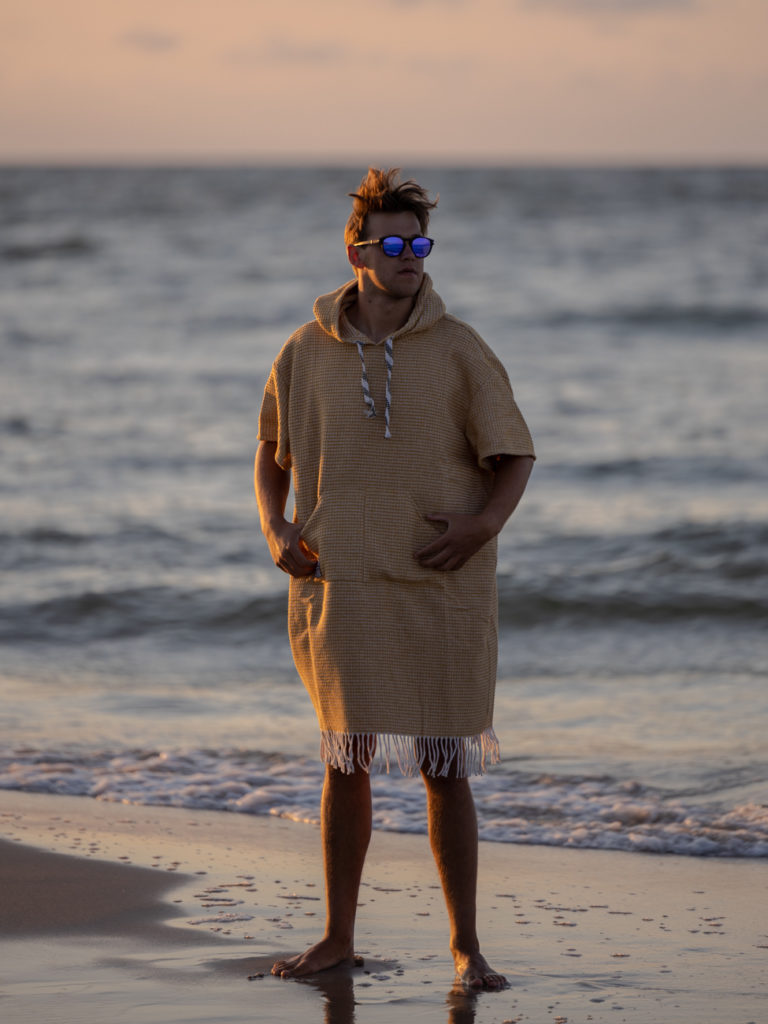 Ponczo surferskie złoty wafel