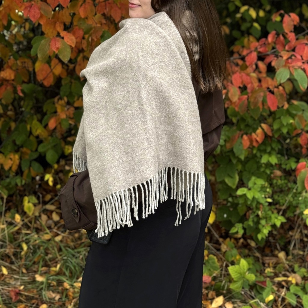 Beżowy wełniany szal